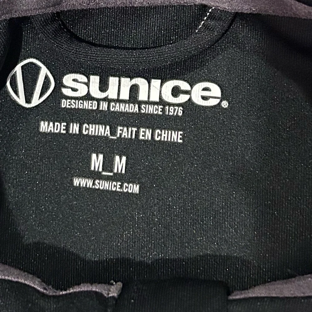 ❗️SOLD❗️Sunice Womans Sports Lightweight Quarterzip Pullover - Picture 12 of 12